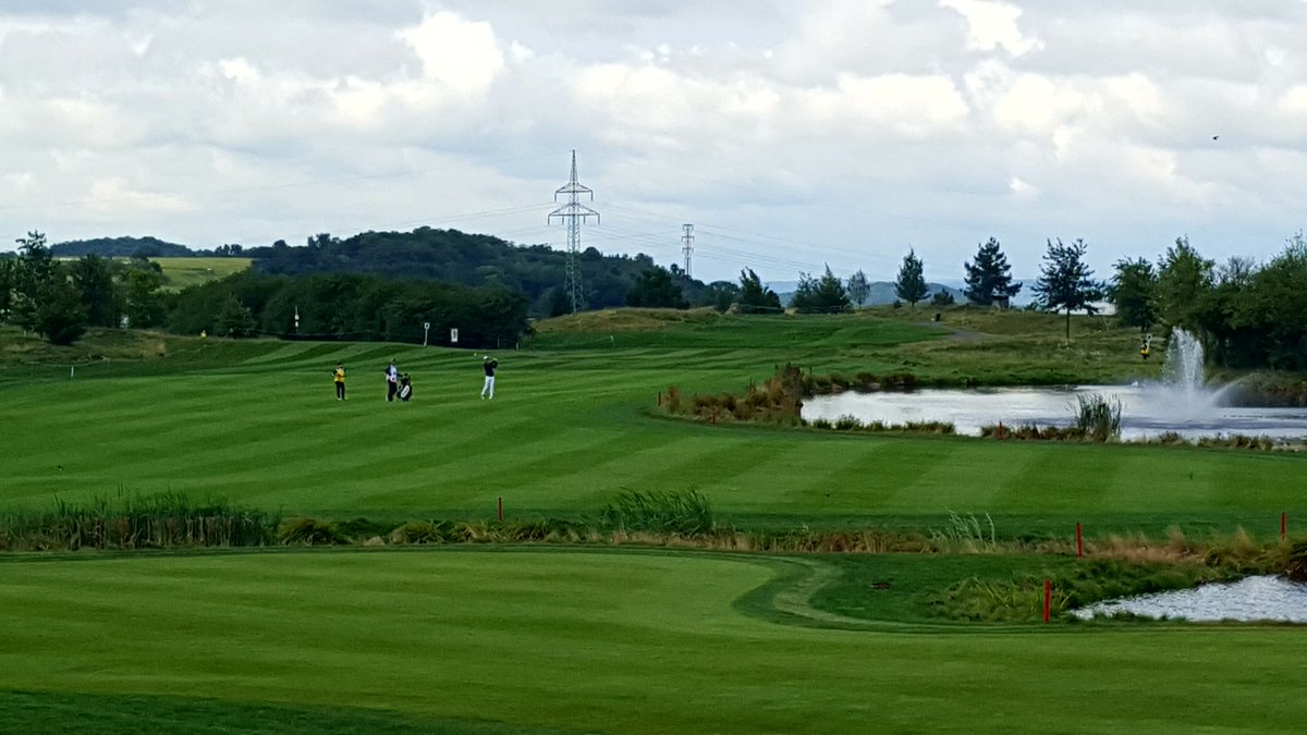 So another bogey on 17. Let's finish strong @jurrianvdvaart at least people here especially for him on the 18th! 👏#CzechMasters