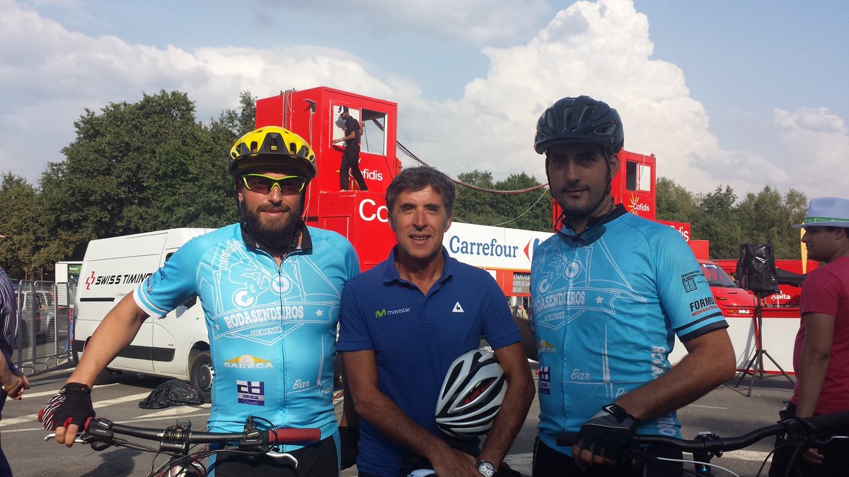 _robertosalgado's tweet photo. @pedrodelgadoweb @Movistar_Team @lavuelta #LV2017Movistar Con pena porque este año no viene a Galicia pero con el buen recuerdo de la pasada edición. https://t.co/dAYy3g2lfO