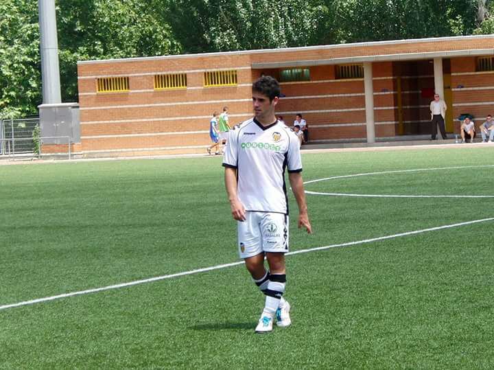 pacopolit's tweet photo. No son fotos fake. Este chico lideró al Mestalla que regresó a Segunda B en 2010. Informe: "Tendencia a engordar" e "irregular". Ya, claro. https://t.co/sMhHySMaBq