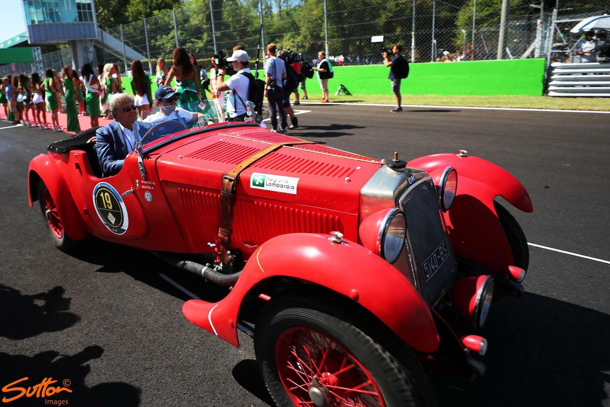 MSI_Images's tweet photo. Drivers parade lap in Monza 

#F1 #ItalianGP https://t.co/BIyohVDonR