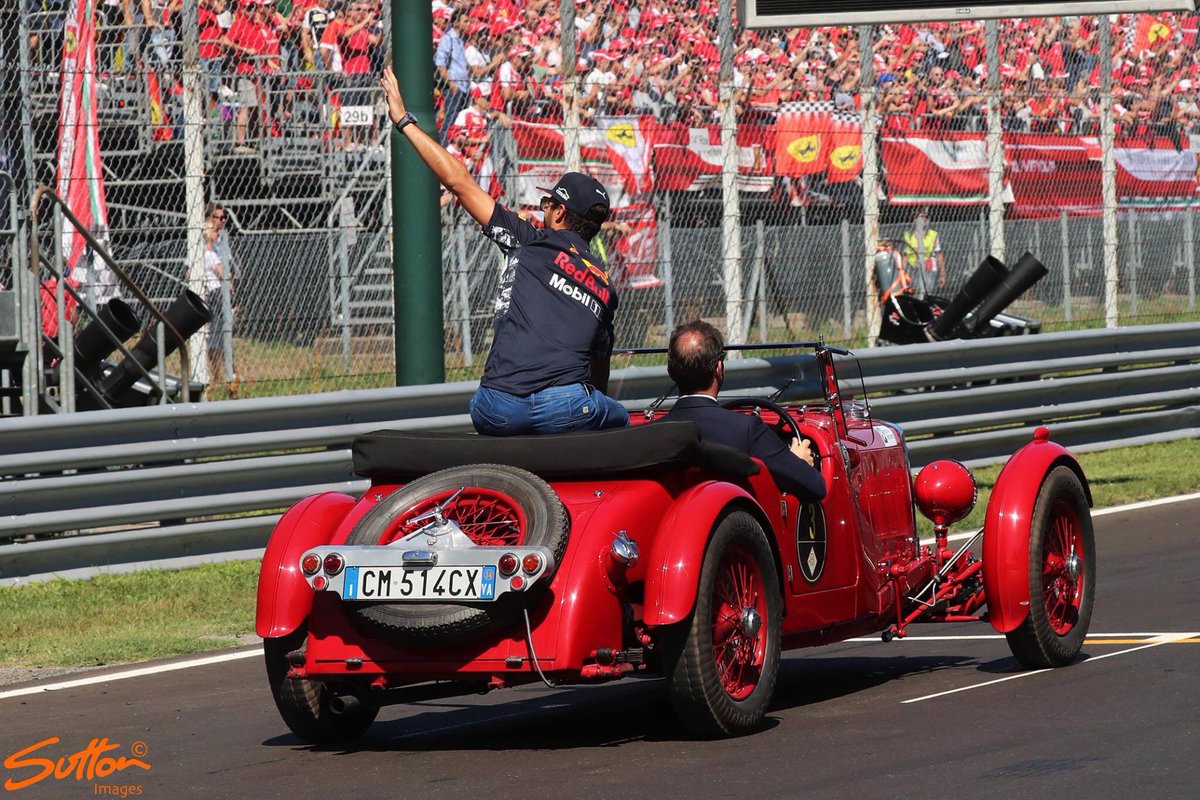 MSI_Images's tweet photo. Drivers parade lap in Monza 

#F1 #ItalianGP https://t.co/BIyohVDonR