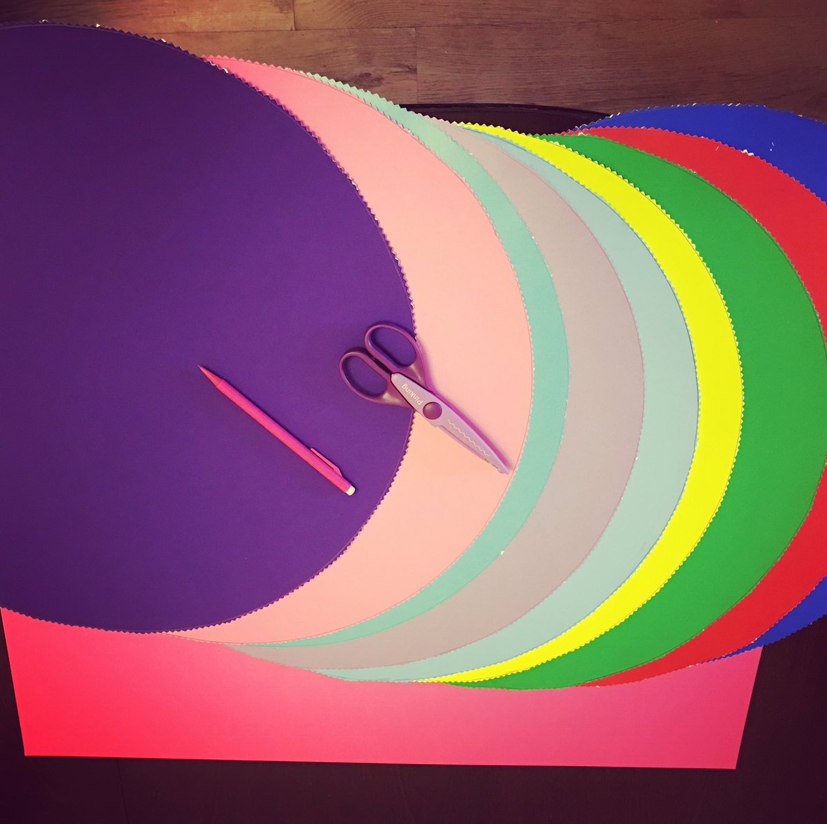 kristielouiseda's tweet photo. Resources for My First Ballet Class ❤️6 Day Count Down ⏱ #myfirstballetclass #dance #resources #circles #colours #ballet #danceacademy #klda https://t.co/qQ7sVoe1IZ