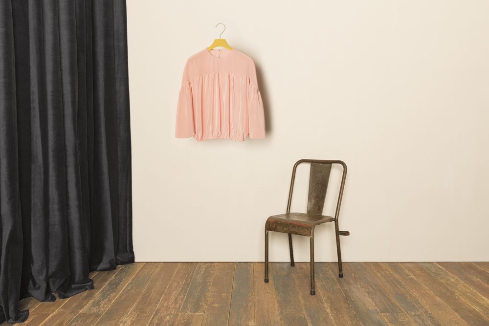 REDValentino's tweet photo. The key pieces for a timeless elegance! #REDValentino #FallWinter1718 Collection. More on https://t.co/7Yyq3NOx2T https://t.co/fjpdubOAf3