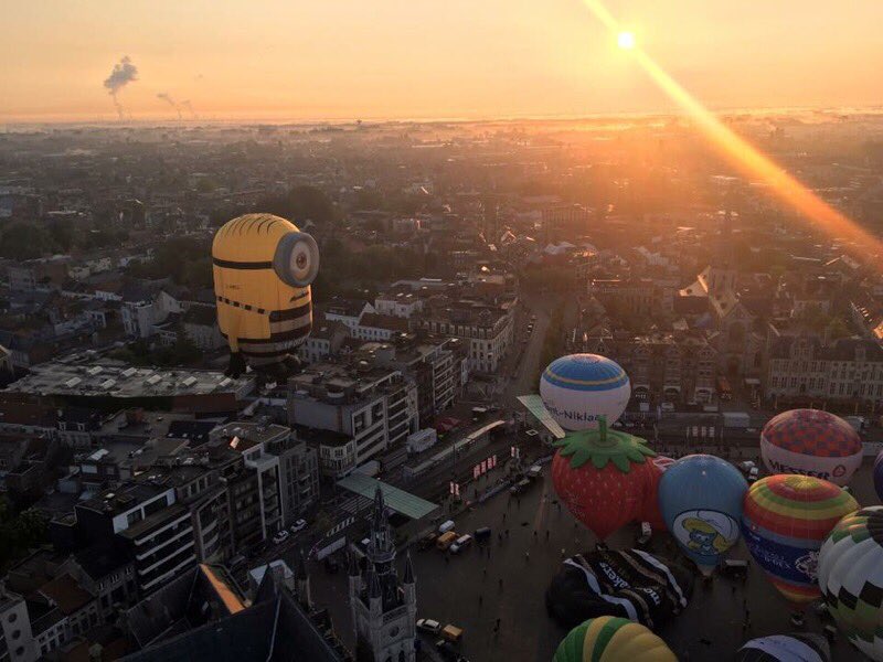 What a marvellous start to the day for this #Minion in Sint Niklaas, Belgium! #SpotStuart