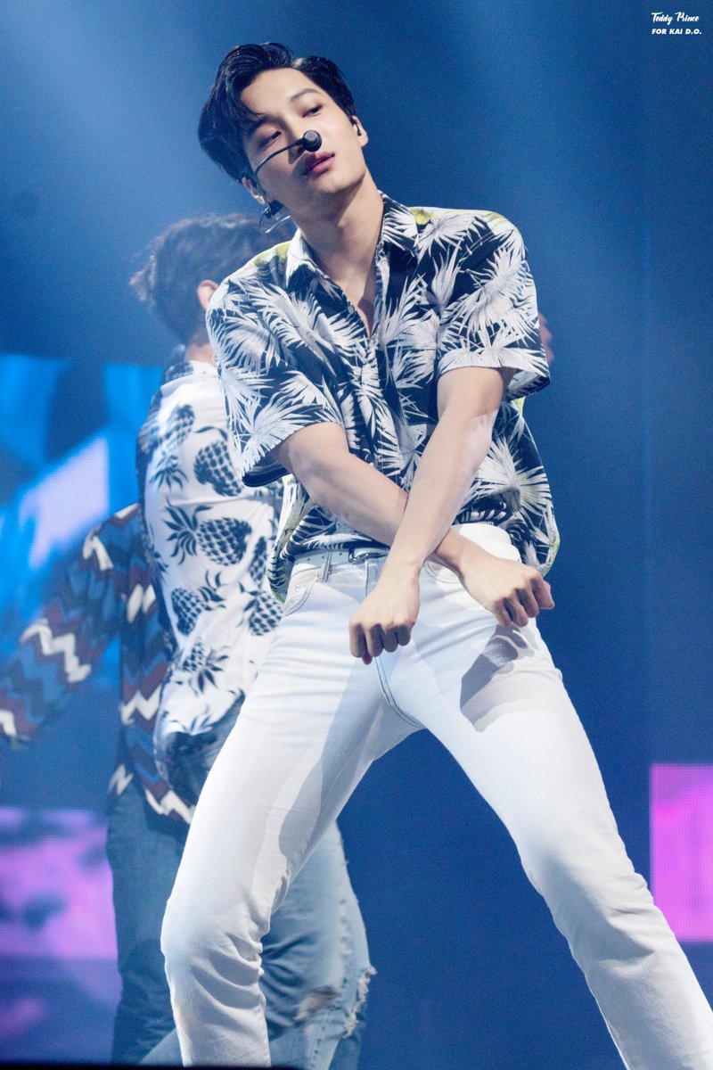 TeddyPrince1412's tweet photo. #카이 #종인 170902 Music Bank Jakarta https://t.co/omY1wcDtP8