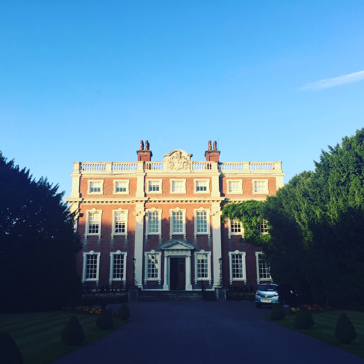 CaptainPaulM's tweet photo. @SwinfenHall looking great! Another fantastic gig with @theedgeband #Lichfield #gig #live #music #manor https://t.co/MFuowYHIJl