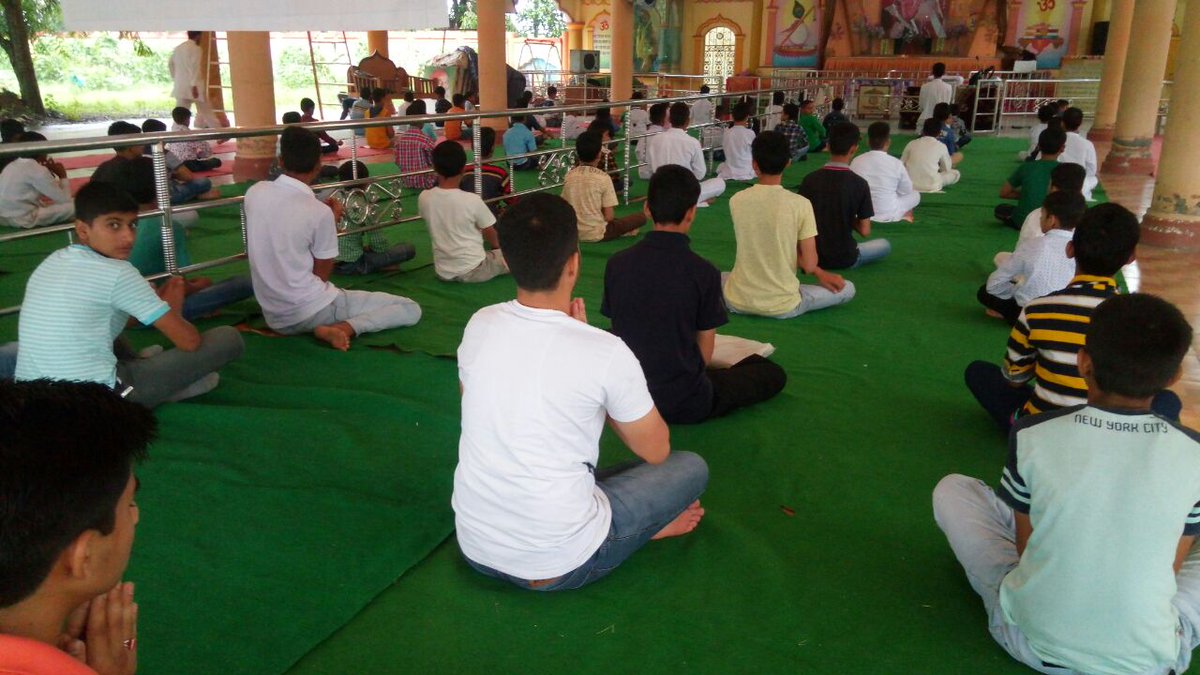कठुआ आश्रम (जम्मू) में चल रहे विद्यार्थी शिविर की झलक