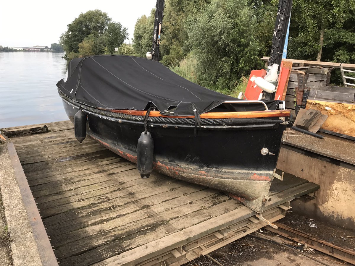 De #watertaxi <a href="/DOK073/">DOK073</a> op de werf bij #wsvdeViking 😳. Hopelijk weer gereed voor dienst tijdens de @BosscheWater #Maritiem <a href="/shertogenbosch/">'s-Hertogenbosch</a>.