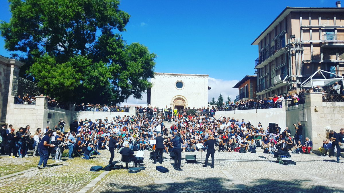 ItaliaJazz_it's tweet photo. #jazz4italy inizia a @ComuneLAquila #99cannelle con Peppe Servillo e Solis String Quartet @MiBACT @SIAE_Official @ControTempoJazz https://t.co/h2kjemoVfN