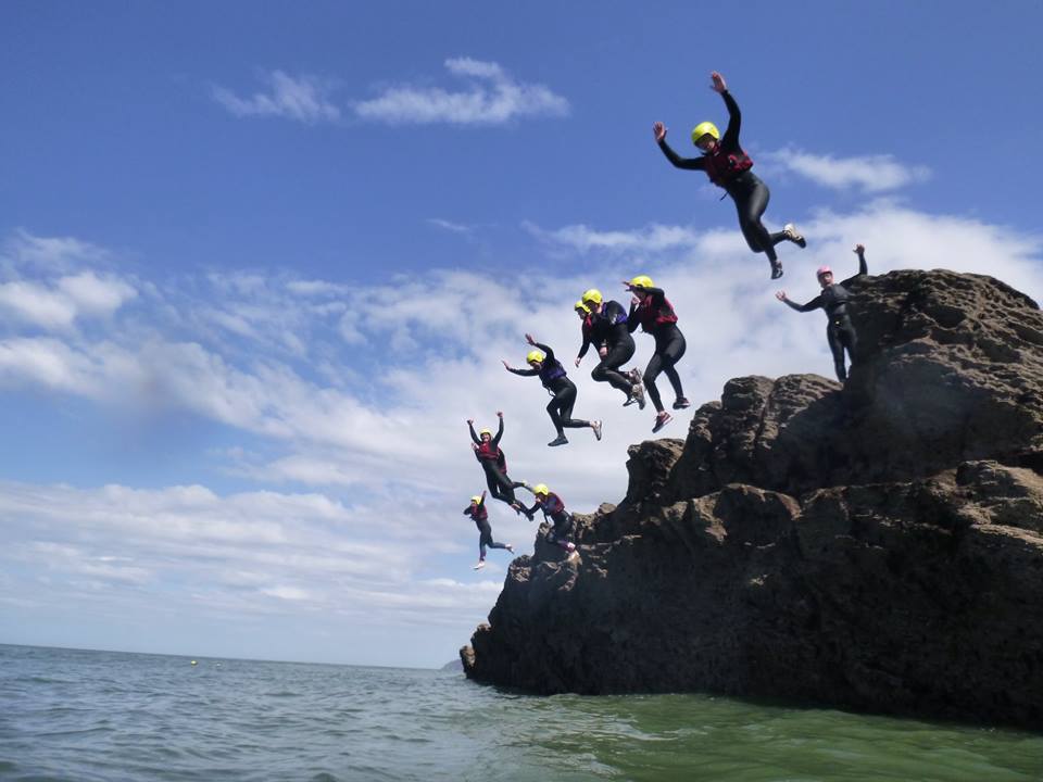 We always recommend <a href="/activeescapeuk/">Active Escape</a> for water sports in #Woolacombe! What have you been dying to try out? Surf rafting? Surfing?