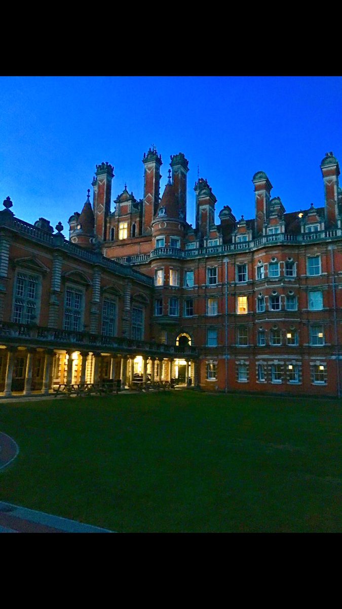 LiveLikeAProUK's tweet photo. Magnificent Accommodation @RoyalHolloway for @LiveLikeAProUK 2017 Tour for @FoothillsSoccer ..... @JWheelo @LeeRoge88901135 @Clevs3 https://t.co/FmXSvCAiqR