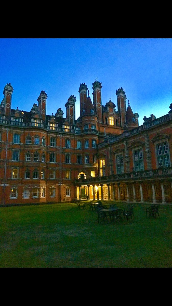 LiveLikeAProUK's tweet photo. Magnificent Accommodation @RoyalHolloway for @LiveLikeAProUK 2017 Tour for @FoothillsSoccer ..... @JWheelo @LeeRoge88901135 @Clevs3 https://t.co/FmXSvCAiqR