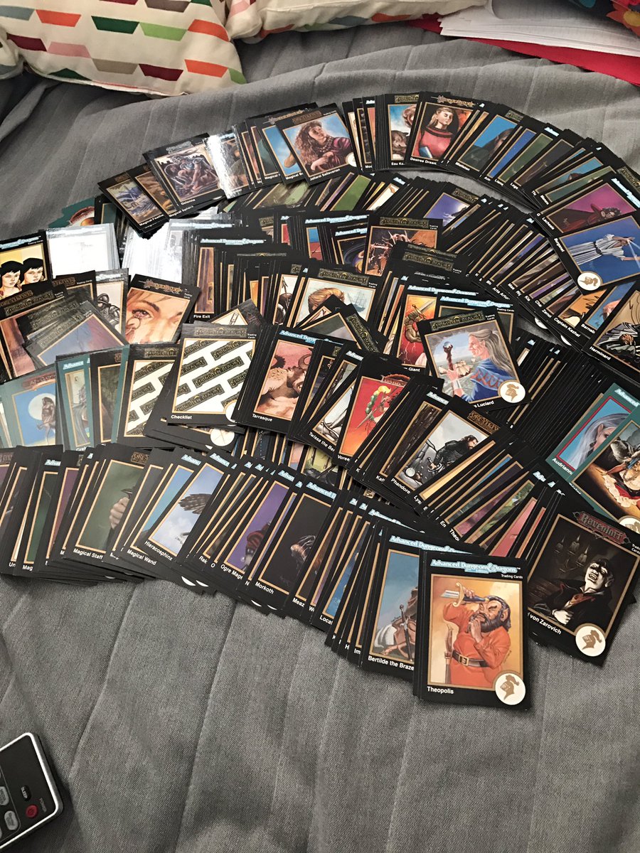 riaenparle's tweet photo. Desfois les vides greniers ont de sacré surprises !!! #donjonetdragon #forgotenrealms #cartes #cards #jdr #rpg https://t.co/Uzc6swbDQW
