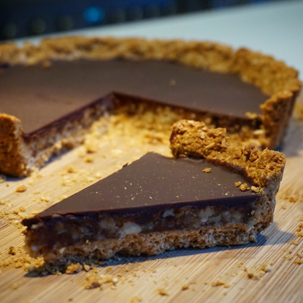 Cook_with_amore's tweet image. The 3 layers tart is one of my favourite 😍 completely #vegan #glutenfree #sugarfree and chocolate free only carob on our cake 👩🏻‍🍳💖