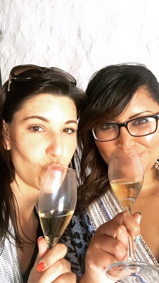 WittyWineWoman's tweet photo. Had a fabulous time at @Genevieve_mcc with @claireallen_sa for their MCC brunch in @BotRiverWines for #BotSpring2017 https://t.co/68y0S8VGv5