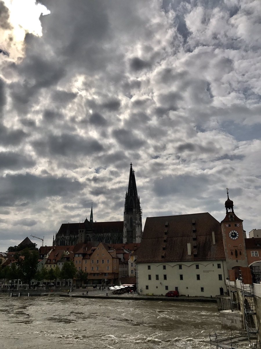 Cafesatzleserin's tweet photo. Jetzt https://t.co/Rfw40a5Gxn