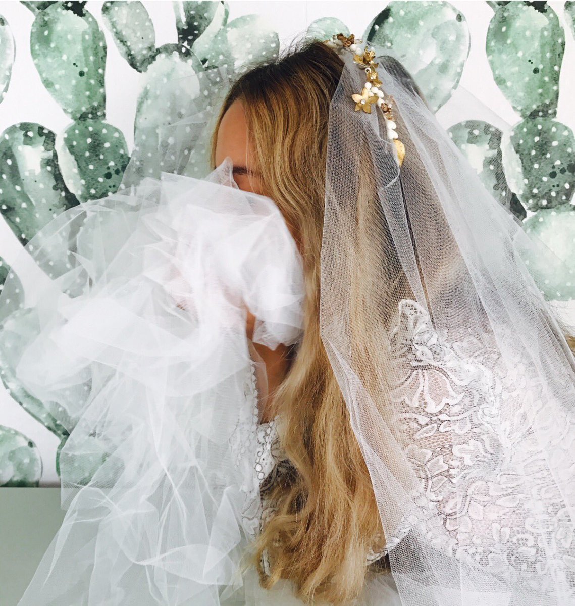 TocadosAirun's tweet photo. La gran @sofiaqostaly crea una nueva línea #BRIDAL con el talento que la caracteriza. @TocadosAirun colabora con los #complementosnupciales. https://t.co/W66U9cTT72