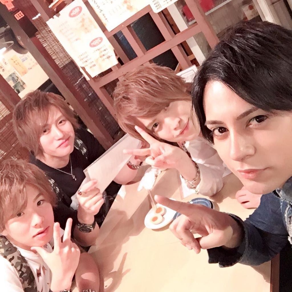 club_aaa's tweet photo. #ホスト #望月大智 #神風永遠 #AIRGROUP #AAA #2部 #職業イケメン #求人 #ヘアメイク #東京 #kamikazetowa #aidol #model #instagood https://t.co/VlZ5tAQVej https://t.co/hLcwwxin59