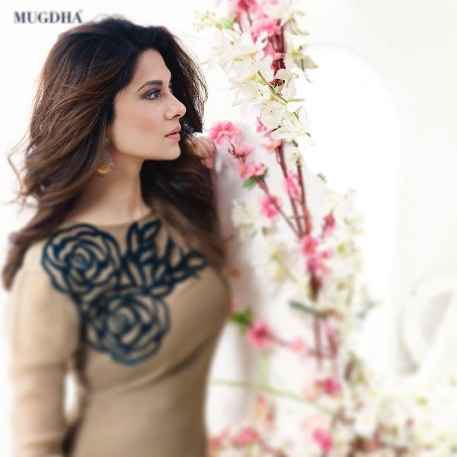 mugdhasuits tweet picture