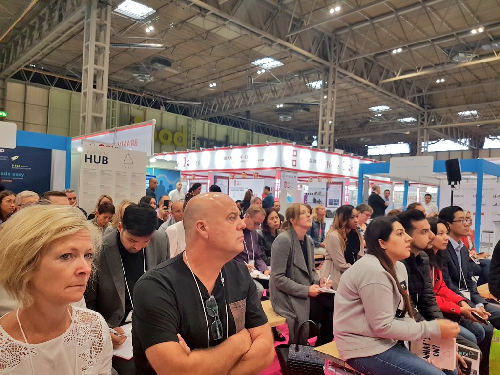 beckyriotus's tweet photo. @EadyKate &amp; @wrappedagency smashing it on #branding here at @SpringAutFair #AutumnFair 😎😍 https://t.co/mQu4pD2ez0