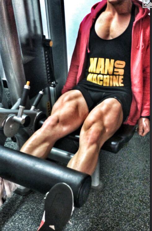 Those Sunday sessions feels...
#ManOrMachine #TeamLMA
#Gym #Fitness #Fitfam #LegDay #SundaySquats 💀💪🏻