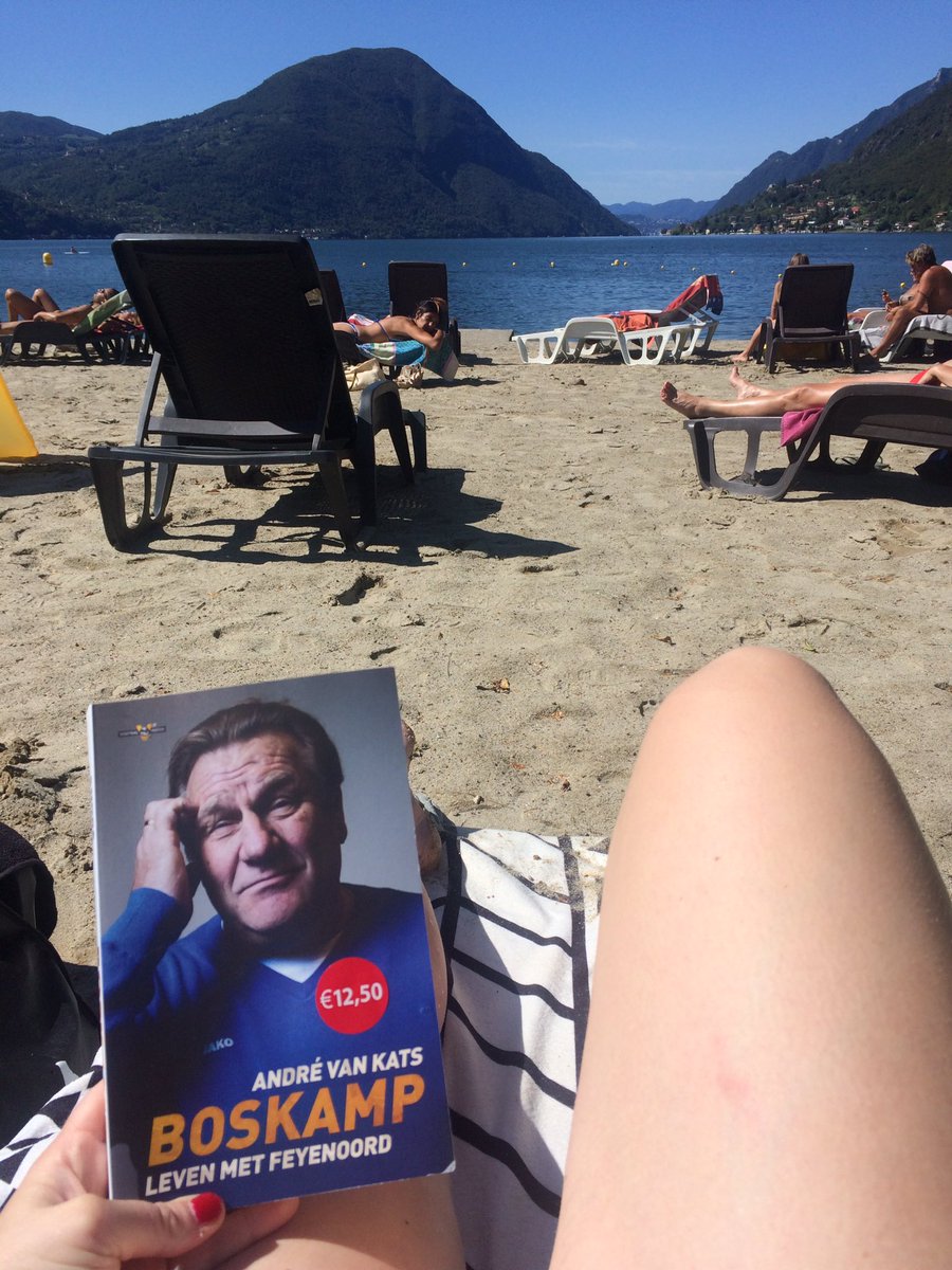 DanielleTWolde's tweet photo. Vakantie! Genieten aan het meer van Lugano met het fantastische boek #levenmetfeyenoord van @andrevankats https://t.co/bLJ1bGyXOd