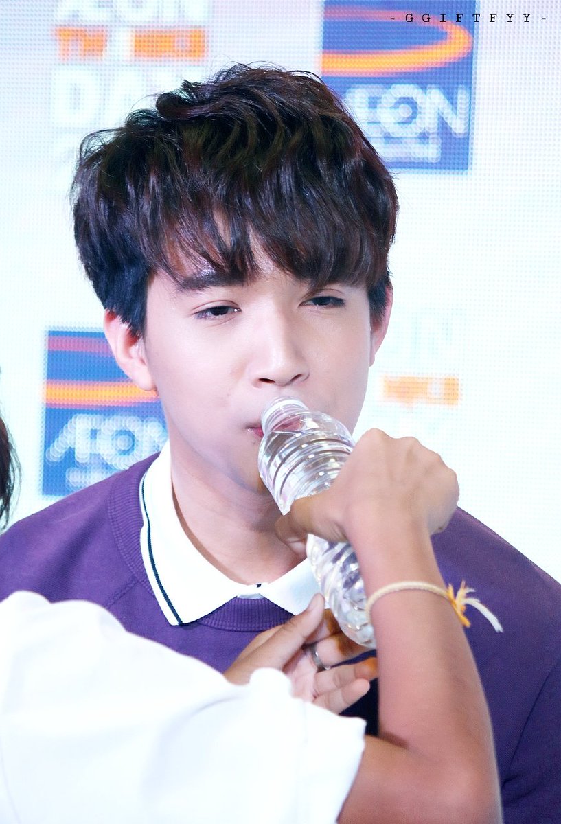 GGiftfyy's tweet photo. ค่อยๆป้อนค่อยๆจิบบบบ
ฟค.ป้อนคุณ @Ritz_TS6 หน้าก็จะพริ้มๆหน่อยย ชื่นใจมว๊ากกกก😝
#aeonthankday2017
#ritz_rueangritz https://t.co/ojqx5Qlokf