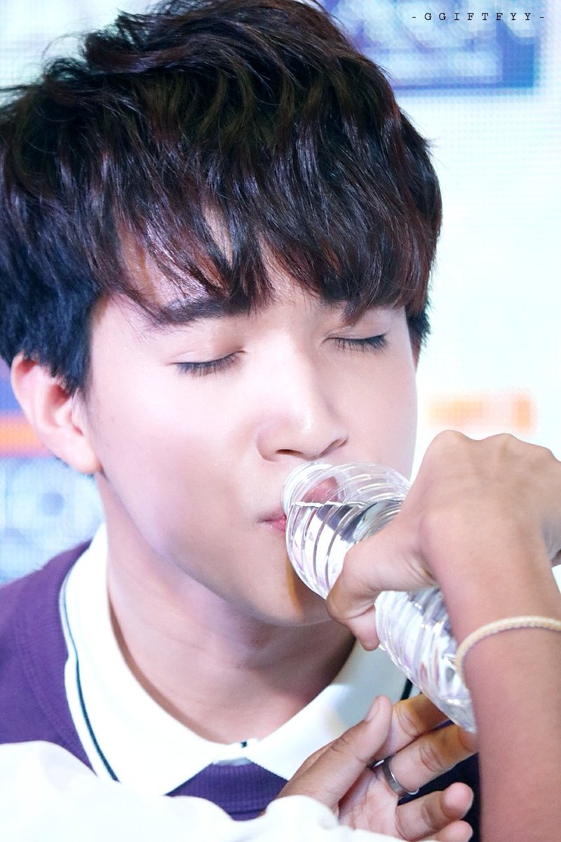 GGiftfyy's tweet photo. ค่อยๆป้อนค่อยๆจิบบบบ
ฟค.ป้อนคุณ @Ritz_TS6 หน้าก็จะพริ้มๆหน่อยย ชื่นใจมว๊ากกกก😝
#aeonthankday2017
#ritz_rueangritz https://t.co/ojqx5Qlokf