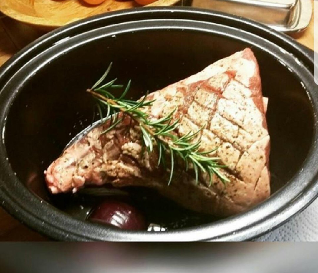 Juleslazycook's tweet photo. #RecipeOfTheDay  Slow cooker lamb my favourite 💕Lazy Sunday's are the best! hit the link to watch my video recipe 
https://t.co/ANuhV3KgKM https://t.co/rYDQHBECKv