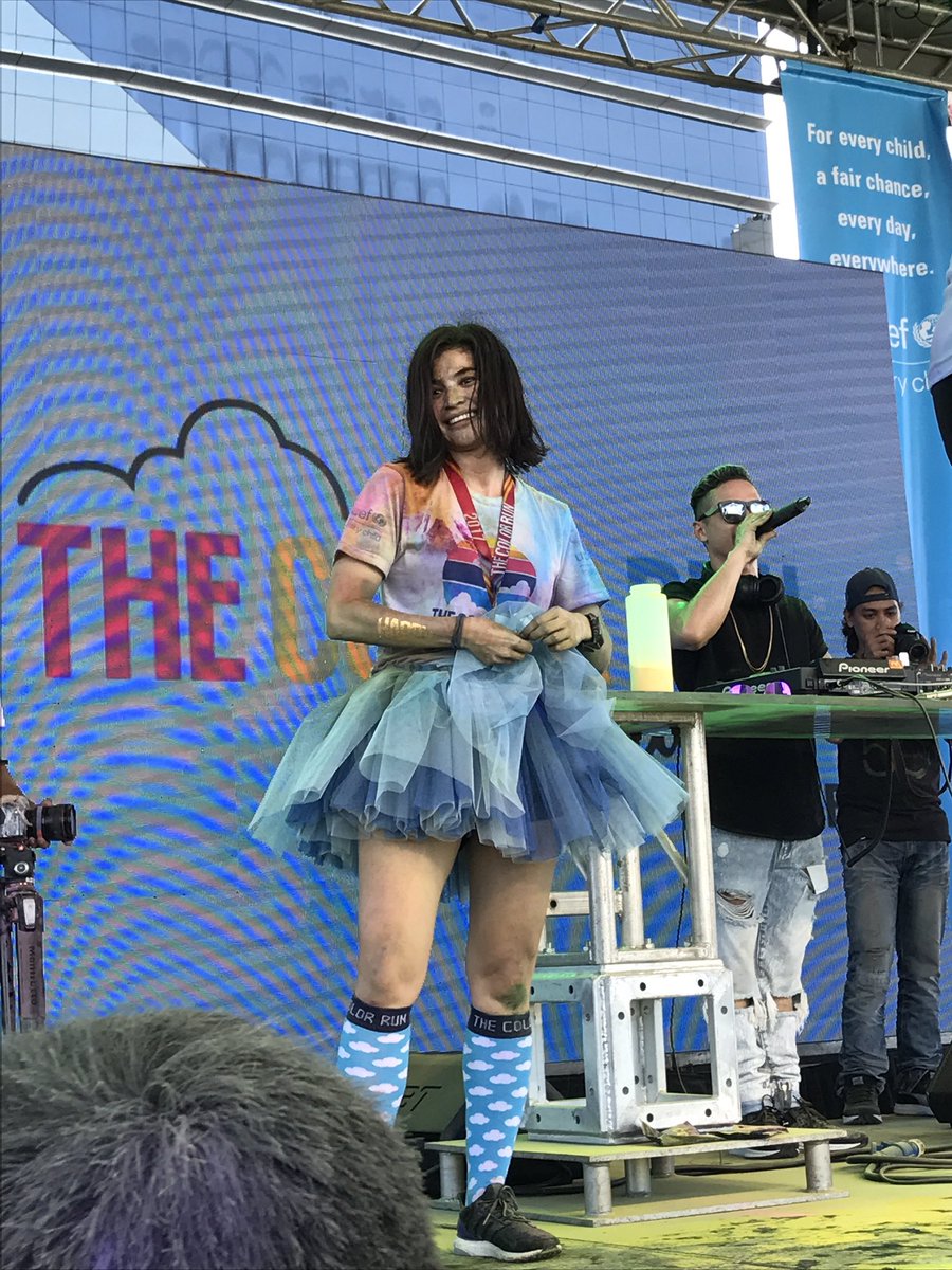 DiosaSnts's tweet photo. ANNE CURTIS IN FRONT OF ME EARLIER!! Can't move on, super kilig ako!! Saranghaeyo!! @annecurtissmith  #ColorRunManila #Dreammachine https://t.co/SOXeGY5FDH