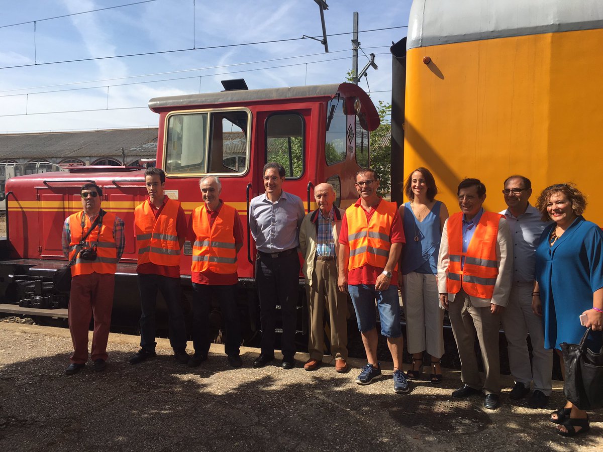PPAytoVLL's tweet photo. Los aficionados a los trenes están de enhorabuena. #ASVAFER no falta a su cita anual #FiestasVLL2017 #JesusEnríquez https://t.co/Fr7PJ8IblV