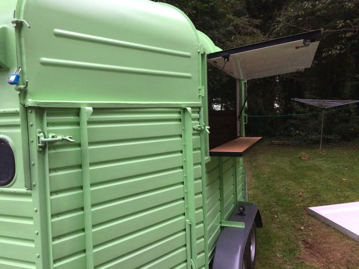 Monte_Forte_'s tweet photo. Our brand new trailer is nearly finished! #horsebox #mobilepizza #neapolitansourdough #green #boom https://t.co/57YoekcLVh