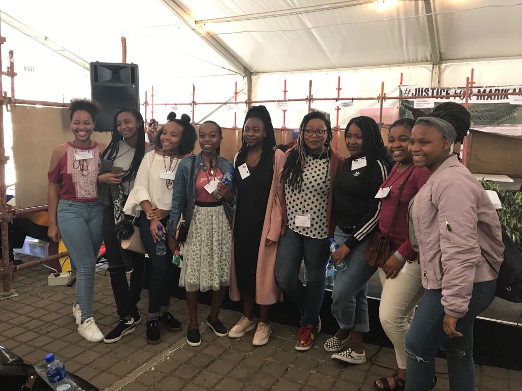 BlckPorcelain's tweet photo. 09:30 writing workshop - wish I had done one yesterday too
11:00 discussion with young readers/writers (see pic). 

@Jozibookfair #JBF17 https://t.co/thOjZXcZiw