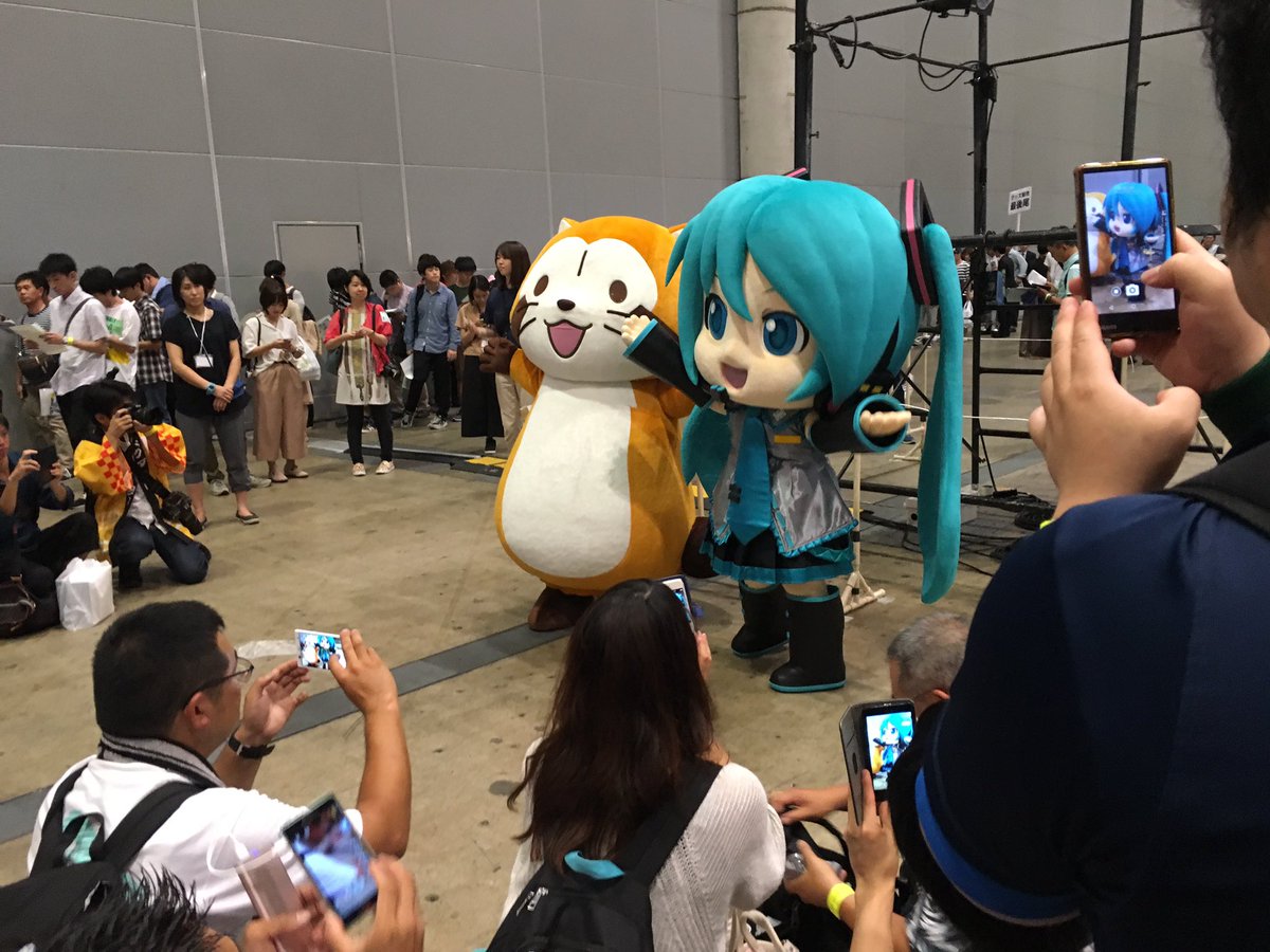 DirectorPaulie's tweet photo. Thanks to everyone who made Magical Mirai so awesome!! Miku is always worth the 12 hour flight! #初音ミク #マジカルミライ @cfm_miku @cfm_miku_en https://t.co/HSlIv5FWxc