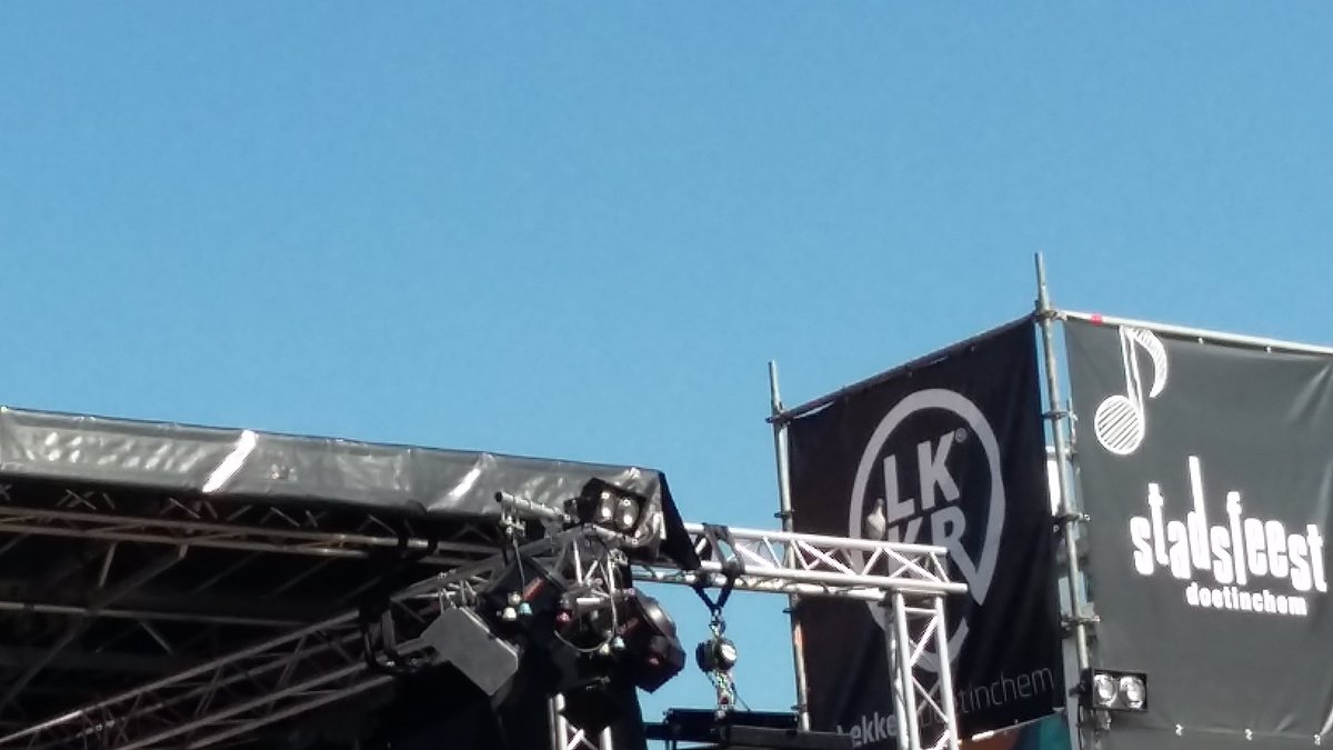 Die duif die de hele universele dienst tijdens <a href="/StadsfeestDTC/">StadsfeestDoetinchem</a>  bij t podium zat, was jij dat Joop?