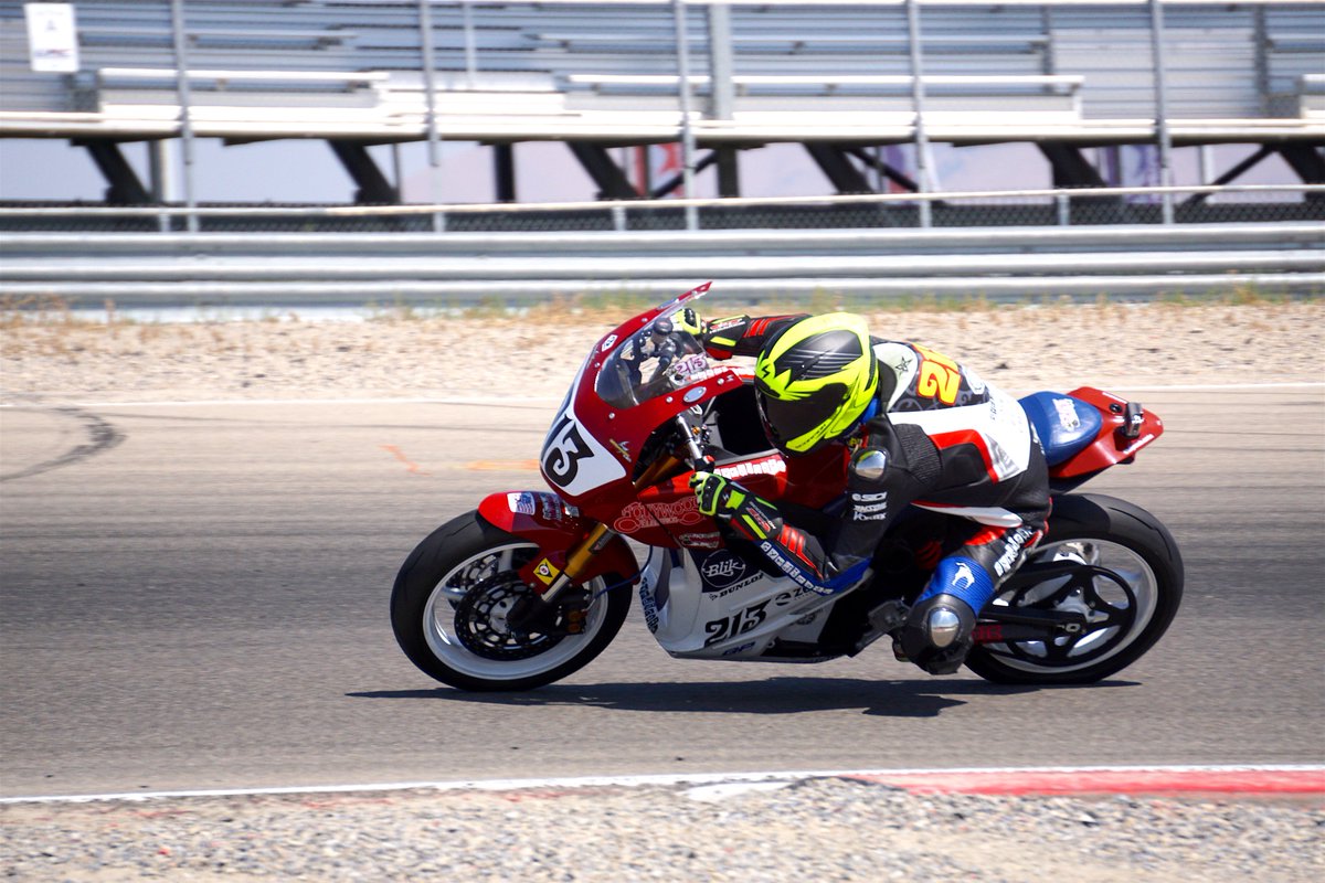 HWoodElectrics's tweet photo. #HollywoodElectrics Racer Jason Madama on #ZeroSR #Motorcycle won 1st, with Brian Larrabure, Jeff Clark, &amp; Tom Wilbert following in 2nd-4th! https://t.co/D77yEGwsCC