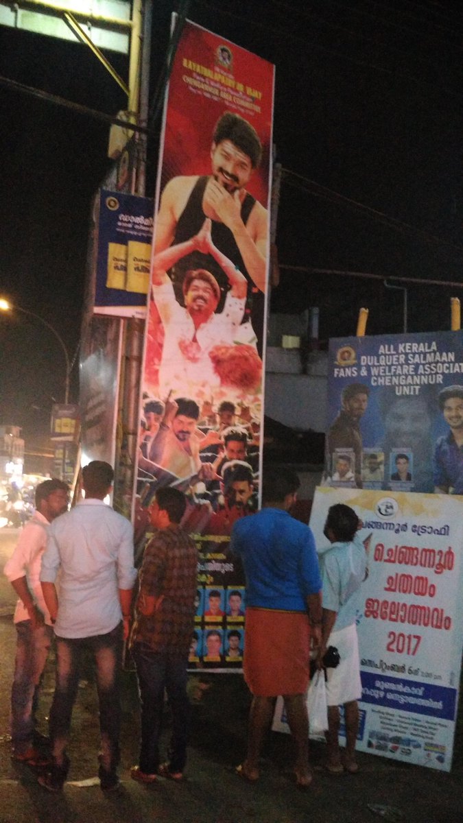 Sangeeth62's tweet photo. Thalapathy Vijay annan's
#20 feet #flex ( current record)
@chengannur (kerala)
@Hemarukmani1 
@MuraliRamasamy4 
@ThenandalFilms 
@actorvijay https://t.co/ugCTAetk97