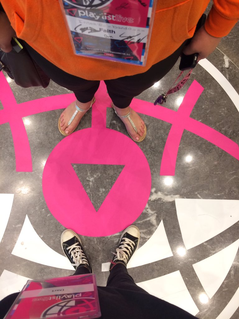 DartTheMisfit's tweet photo. The love for playlists live is very much real with us β€οΈππππ» @___bando___ @PlaylistLive @firefox #FirefoxLive https://t.co/zh1JpHmwJk