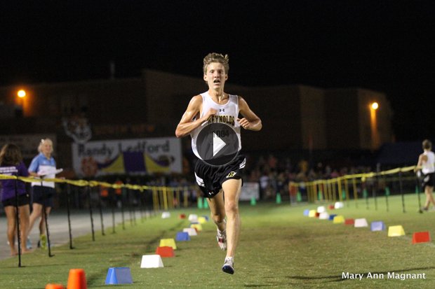WATCH John Tatter run a new state lead winning the Jungle Run in 15:27! bit.ly/2wvJhwb