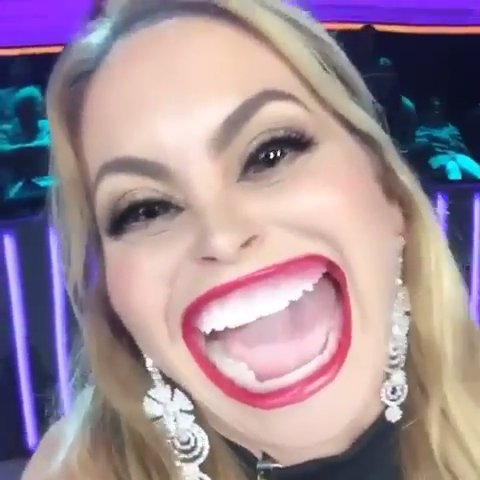 MercisSilva's tweet photo. Como nós fica sabendo que a diva @LuceroMexico vai se apresentar em algum programa LUCERO NO DOMINGO LEGAL https://t.co/qzCihXgg07