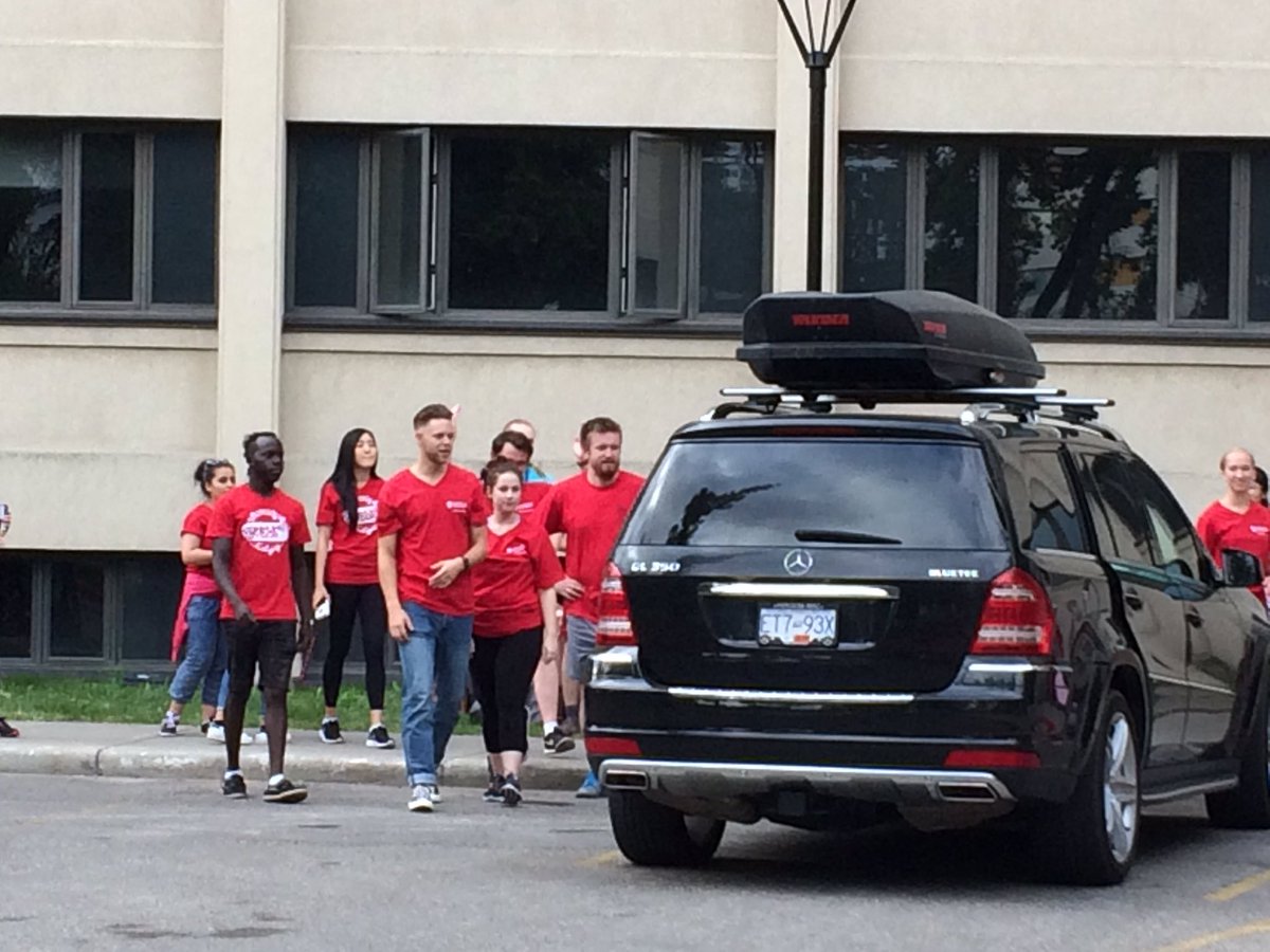UCalgaryRes's tweet photo. Energy is high as first students begin to arrive! #UCalgary,#Ucalgaryreslife,#UCalgaryresmoveinday,#moveinday2017,#UCalgaryresidence https://t.co/kxGMYCRx4u