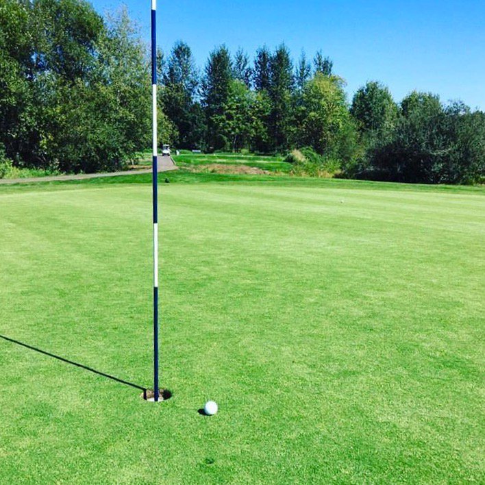 Cheers to a wonderful Labor Day Weekend! Great shot by @greaterseattleliving at  #willowsrungolf