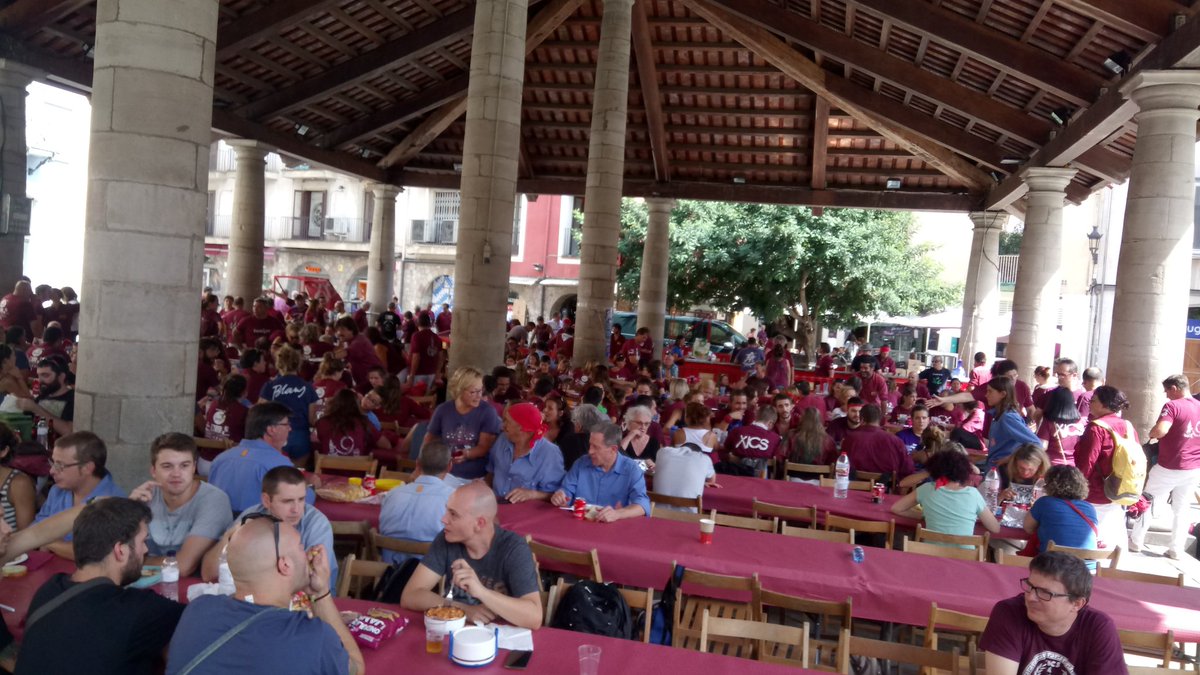 XicsGranollers's tweet photo. Moltes gràcies @CGanxet per la vostra col.laboració amb el nostre dinar de #fmbib. Valeu un imperi😘😘 #Granollers https://t.co/b0vFfuN2Nu