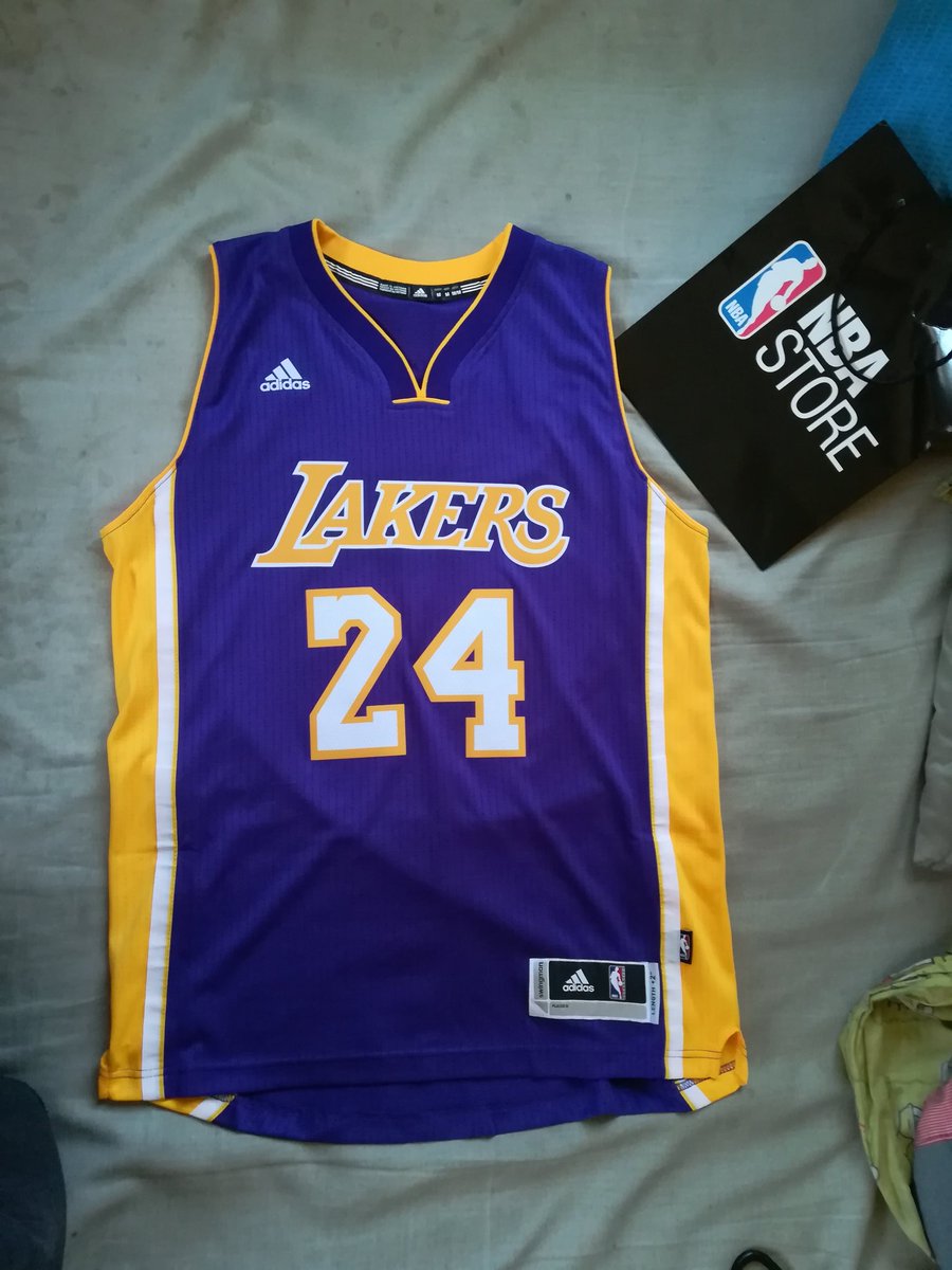 lyndnjcb's tweet photo. For my 21st, my girl got me a jersey of my childhood hero ❤️ thanks so much @SmmyNchl 😘😘😘 #sml #kobeeeeeee https://t.co/wru38YeIWu