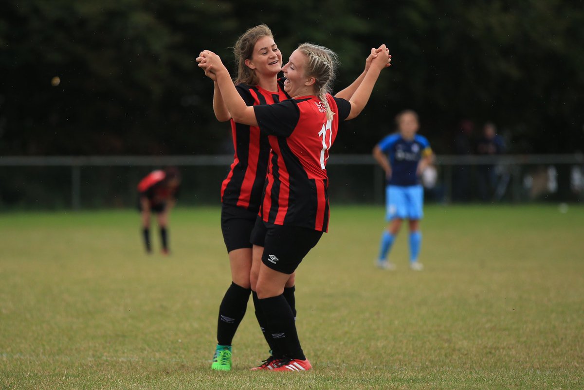 SaltdeanWomenFC's tweet photo. Saltdean beat a young &amp; talented @HTGFC 6-1 today to finish their preseason campaign! Photo courtesy of @nonleaguesnappa 🐯🔴⚫️⚽️ https://t.co/ORq6cp7zZI