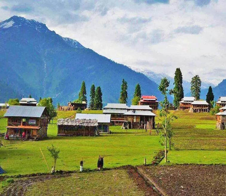 #ArangKel, a lush green village, #hillstation and tourist spot in #Neelamvalley #AzadKashmir #BeautifulPakistan #GeoTravellers #travelgoals
