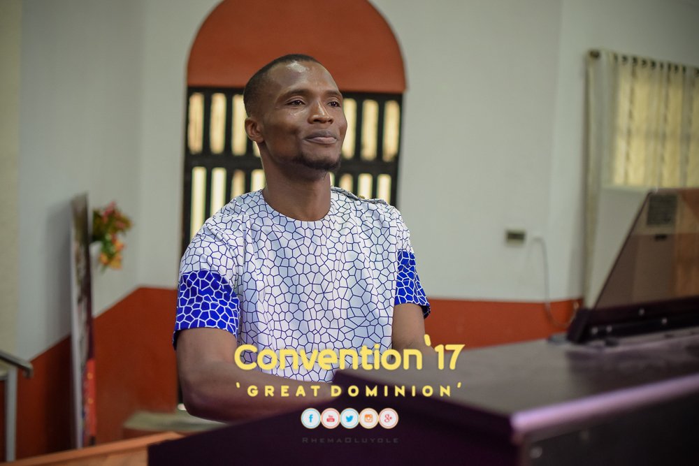 rhemaoluyole's tweet photo. Rhema Communion Mass Choir live at #RCICOluyole #2017Convention #GrandFinale https://t.co/vKerLjBW1y