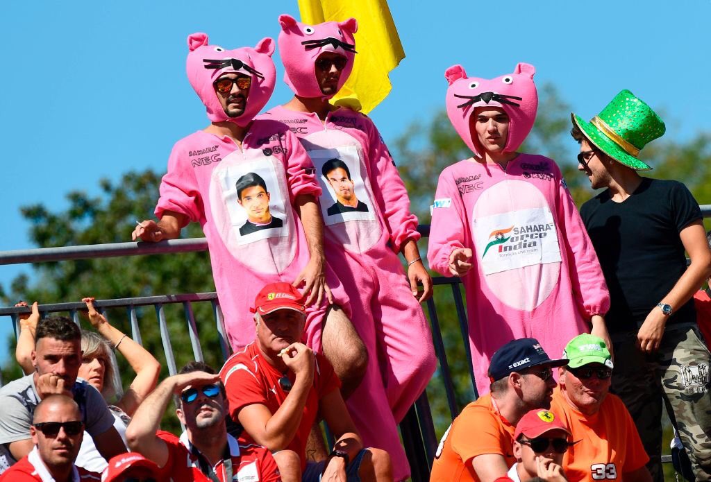 checoperezcom's tweet photo. Ellos ya están ansiosos de ver el arranque de la carrera en #Monza ¿Y ustedes ya listos para el #ItalianGP🇮🇹❓
#ForceCheco🇲🇽 #NeverGiveUP https://t.co/kmXcf4ejDr