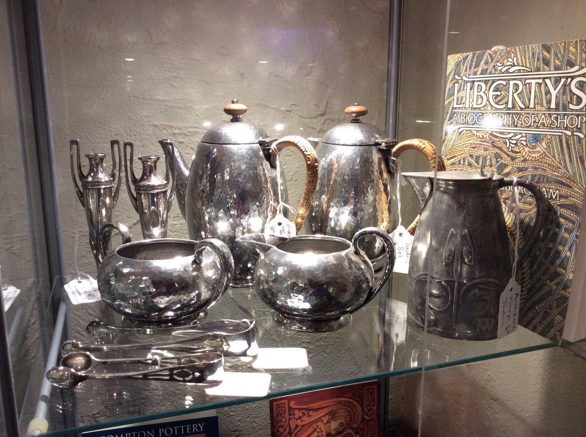 whitelioncentre's tweet photo. New cabinet with some lovely arts and crafts items. Some rare pieces. #comptonpottery #artsandcrafts https://t.co/yyq3Z65ToA