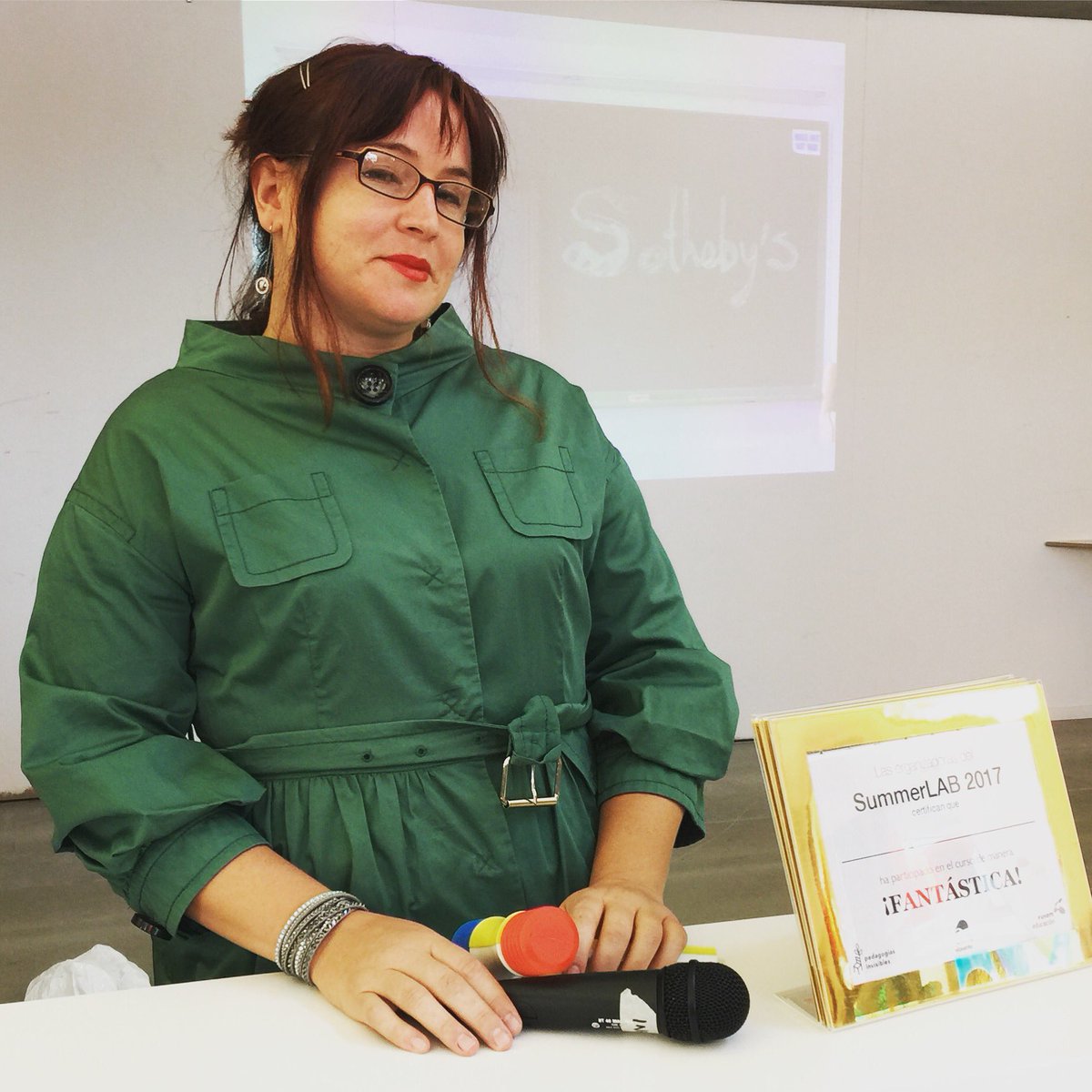 mariaacaso's tweet photo. Tercer y un último día del #atsummerlab con una reflexión profunda sobre la evaluación y la educación bancaria con @LuciaSRM #artthinking https://t.co/rcnqHo7muQ